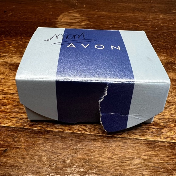 Avon 2001 : white iridescent Angel earrings - Picture 9 of 15